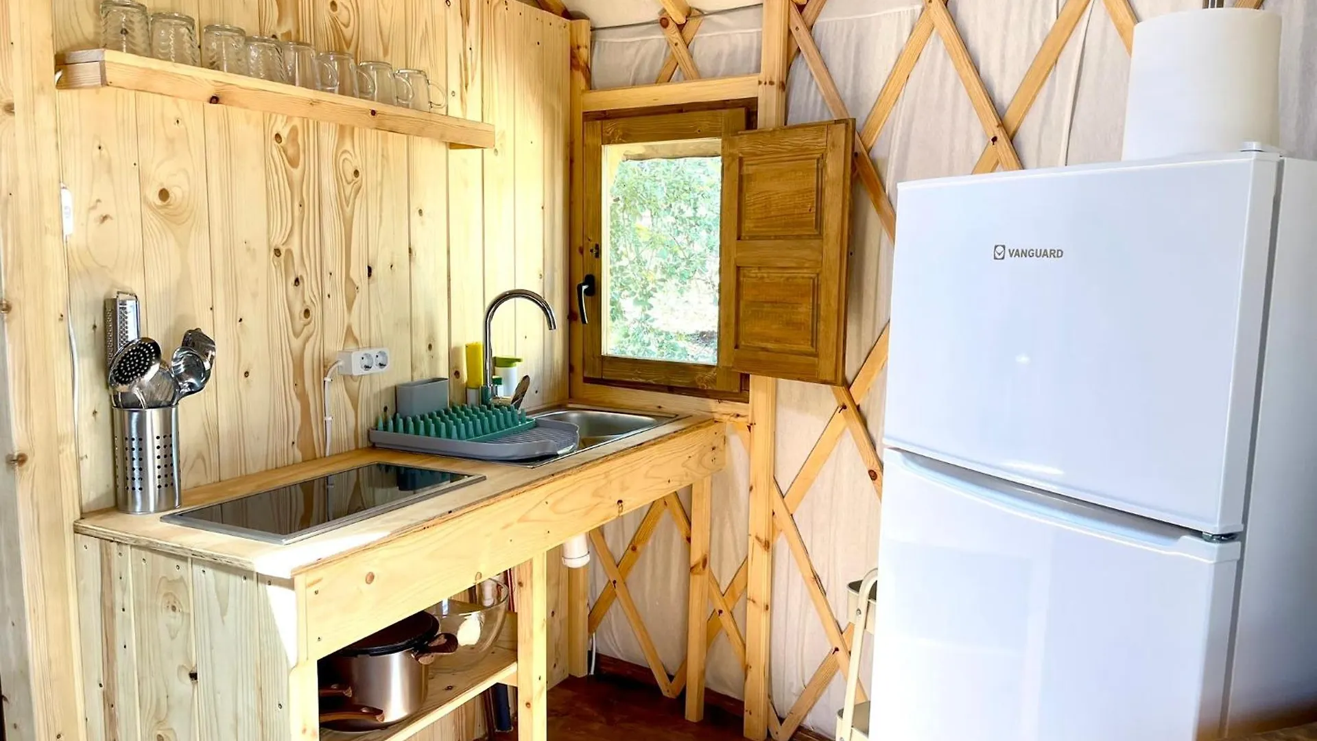 Camping El Madronal Fuenteheridos Kamp alanı